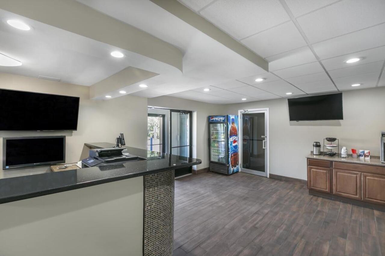 Hotel Rodeway Bristol Near Sesame Place