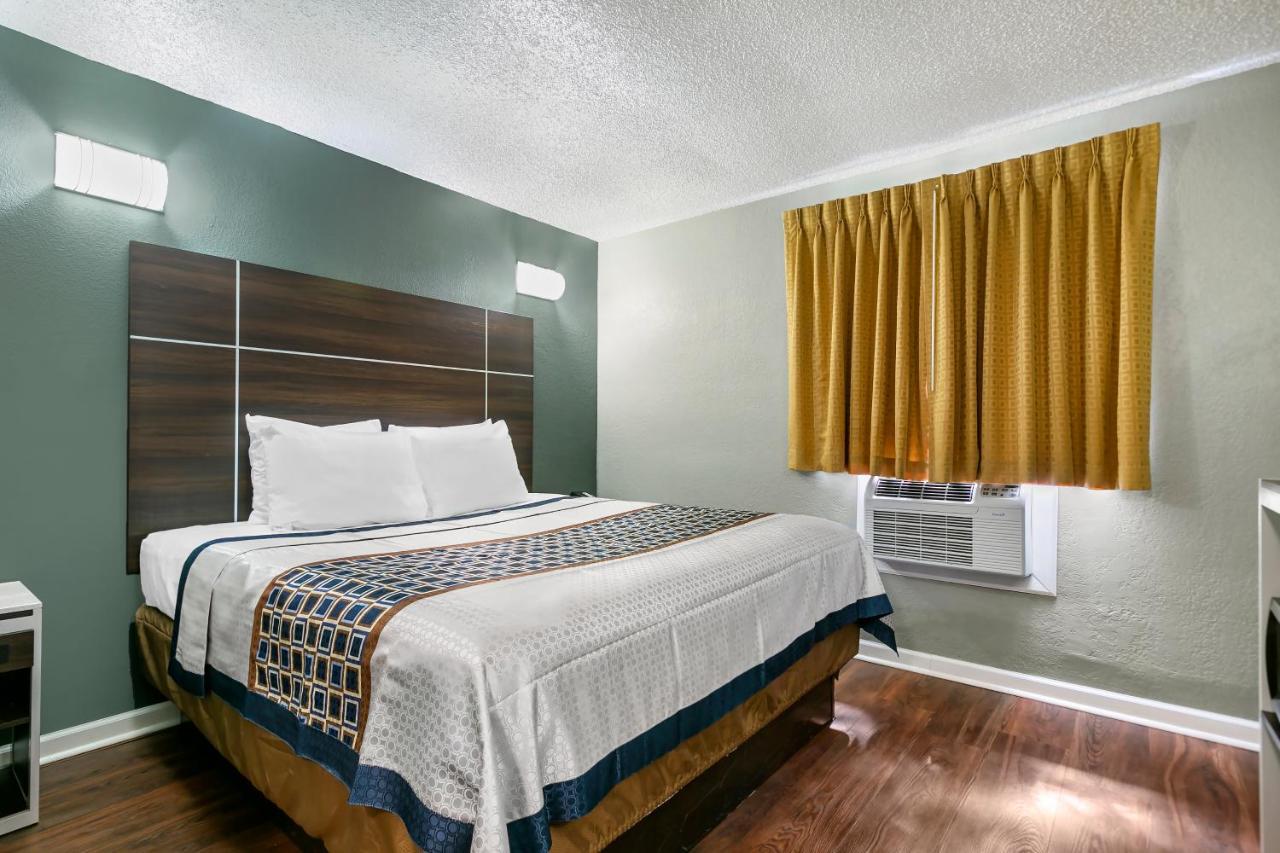 Rodeway Bristol Near Sesame Place Hotel 2*