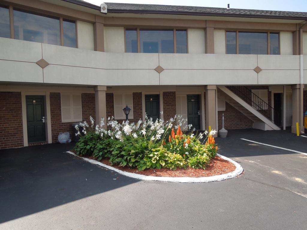 Rodeway Bristol Near Sesame Place Hotel 2*