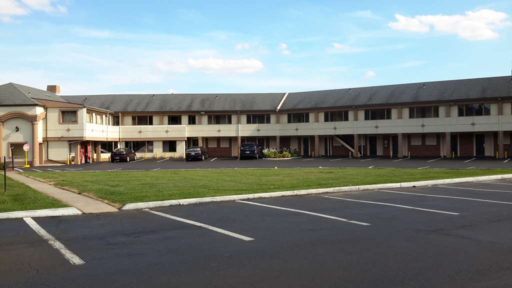 Hotel Rodeway Bristol Near Sesame Place 2*