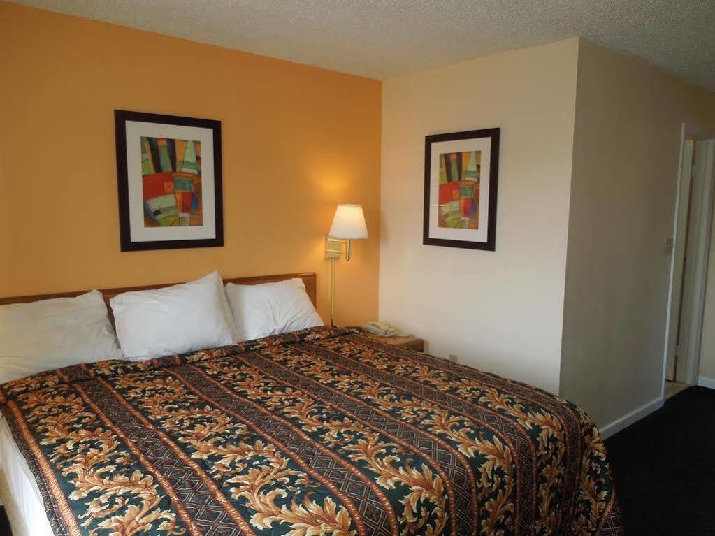 Rodeway Bristol Near Sesame Place Hotel 2*