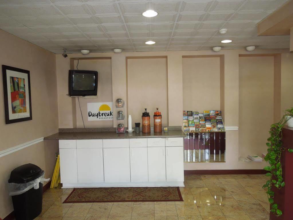 Hotel Rodeway Bristol Near Sesame Place