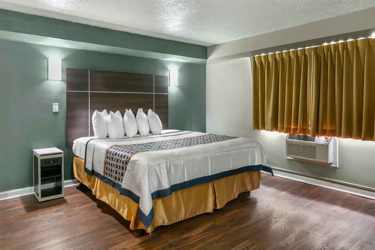 Hotel Rodeway Bristol Near Sesame Place Levittown