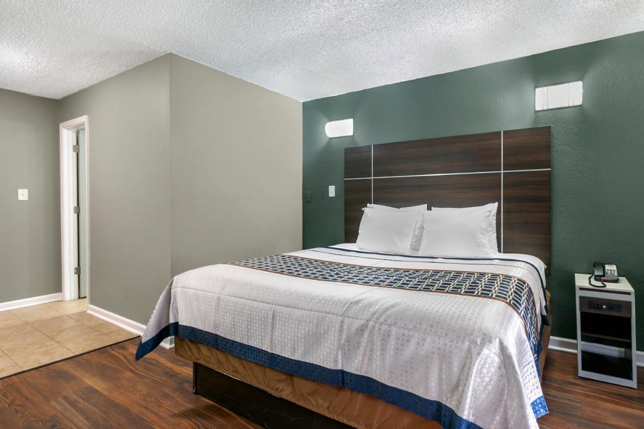 Rodeway Bristol Near Sesame Place Hotel